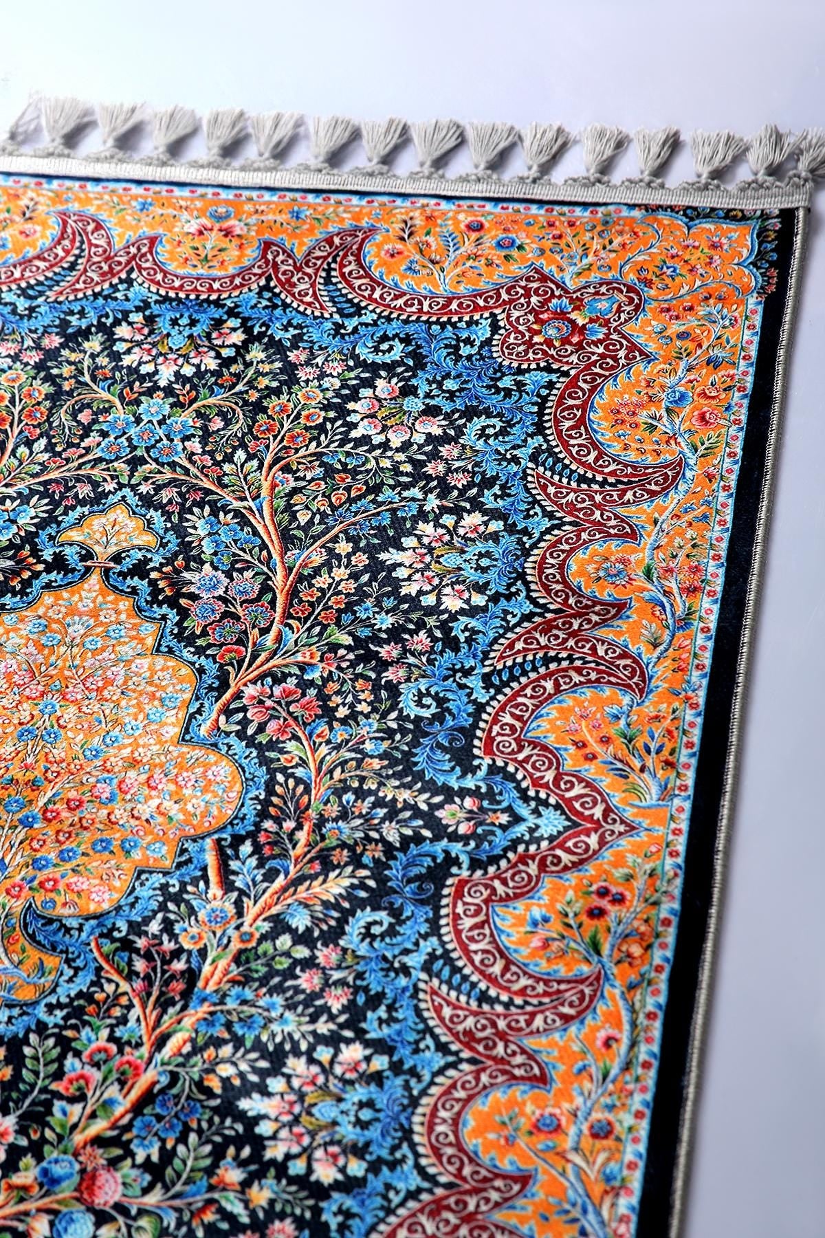 Turkish Prayer Rug, Traditional Ottoman Design Seccade