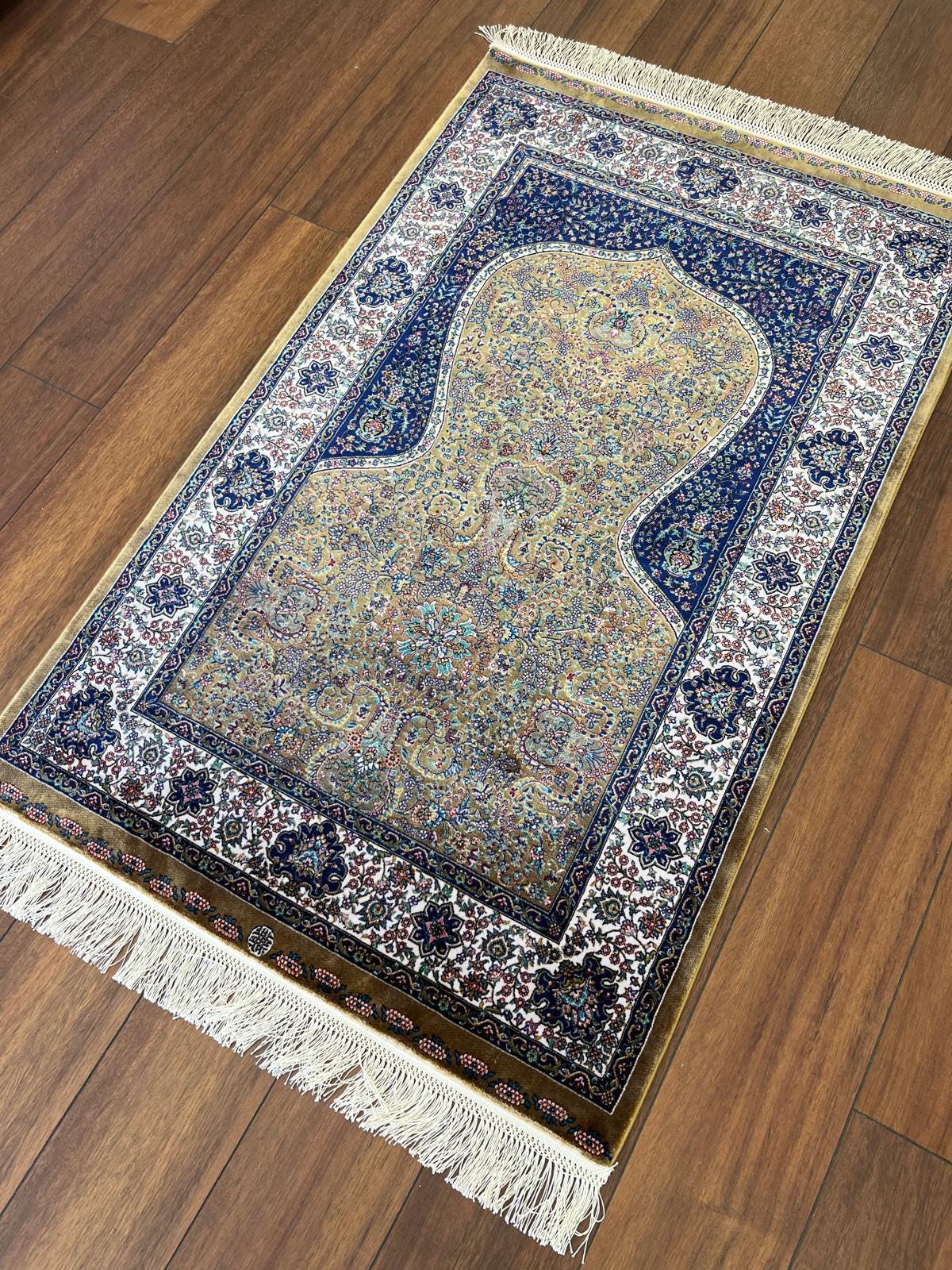 Bamboo Prayer Rug: Silk Fringes, Soft Muslim Carpet (80x125)