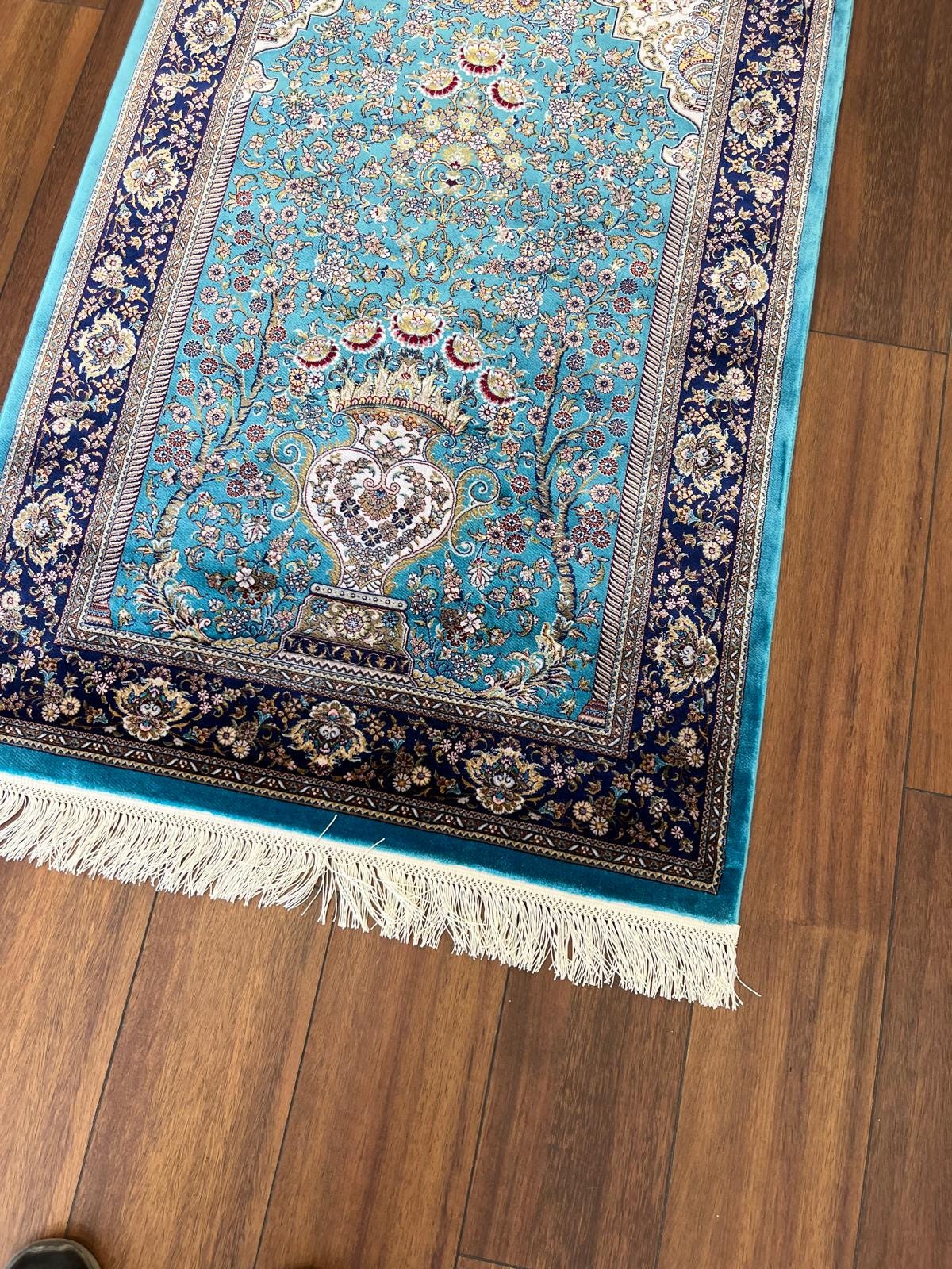 Bamboo Prayer Rug with Silk Fringes: Soft Muslim Seccade
