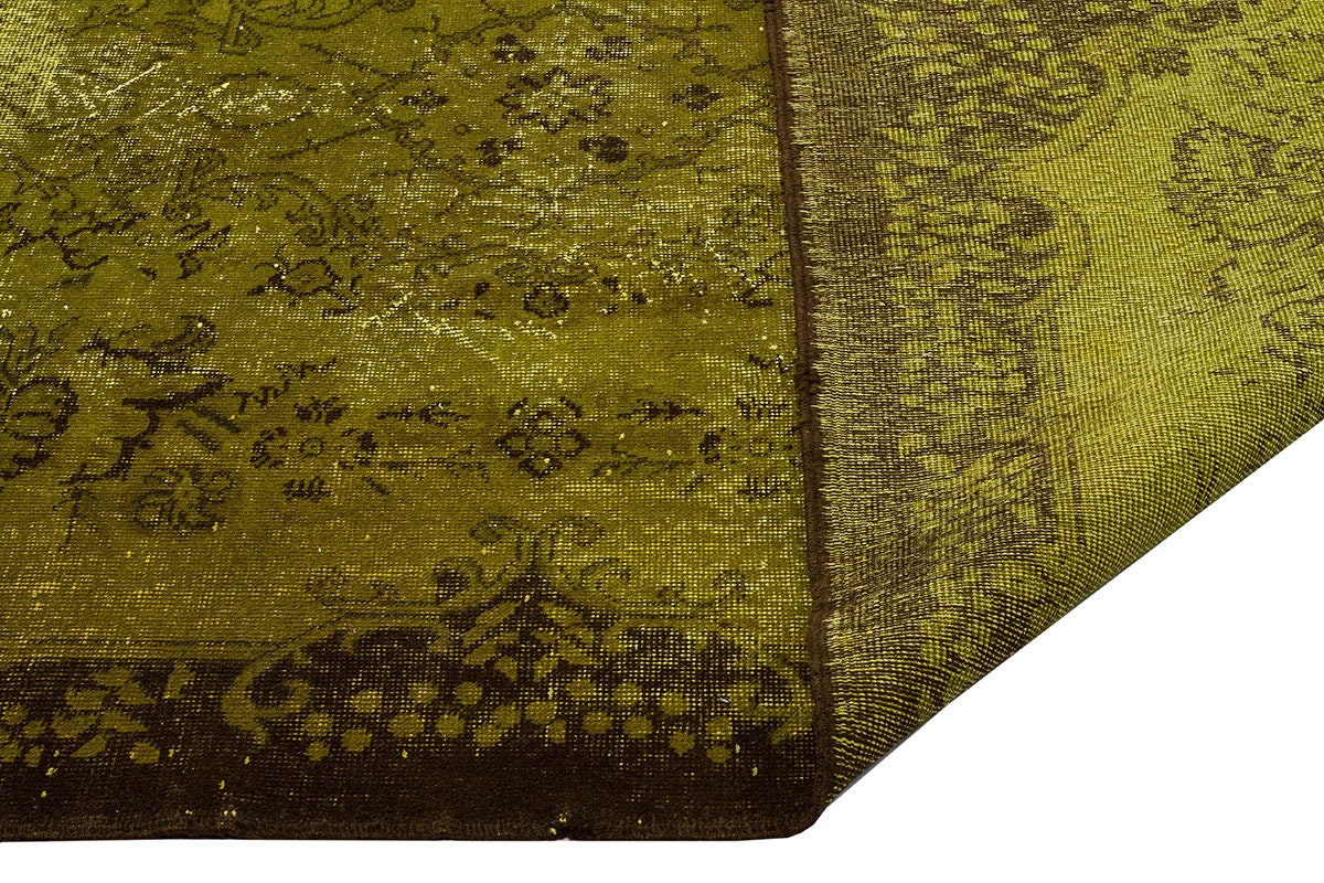 Vintage Turkish Wool Rug (5'8''x9' ft): Handmade Anatolian Persian Design