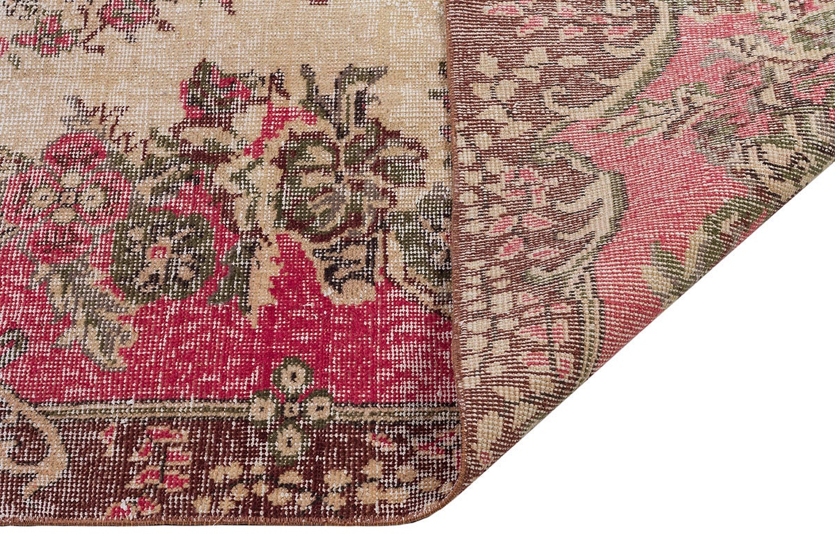 Vintage Turkish Wool Rug (5.7x9.1 ft): Handmade Anatolian Persian Design