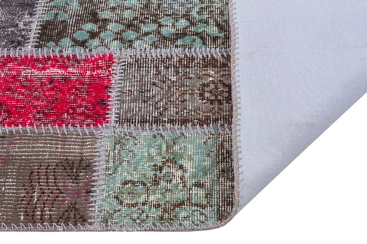 Handmade Wool Patchwork Rug: Bohemian Turkish Area Rug (5.6x7.7 ft)