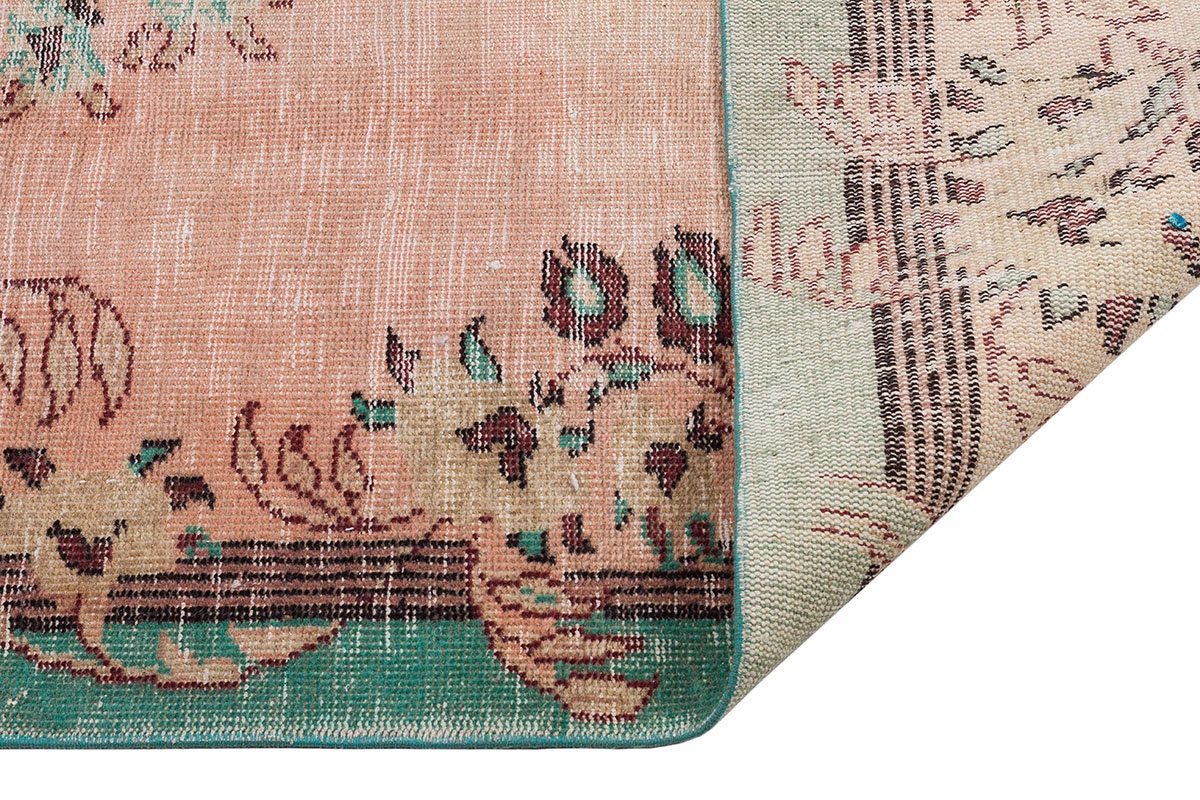 Vintage Turkish Wool Rug (5.7x9 ft): Handmade Anatolian Persian Design