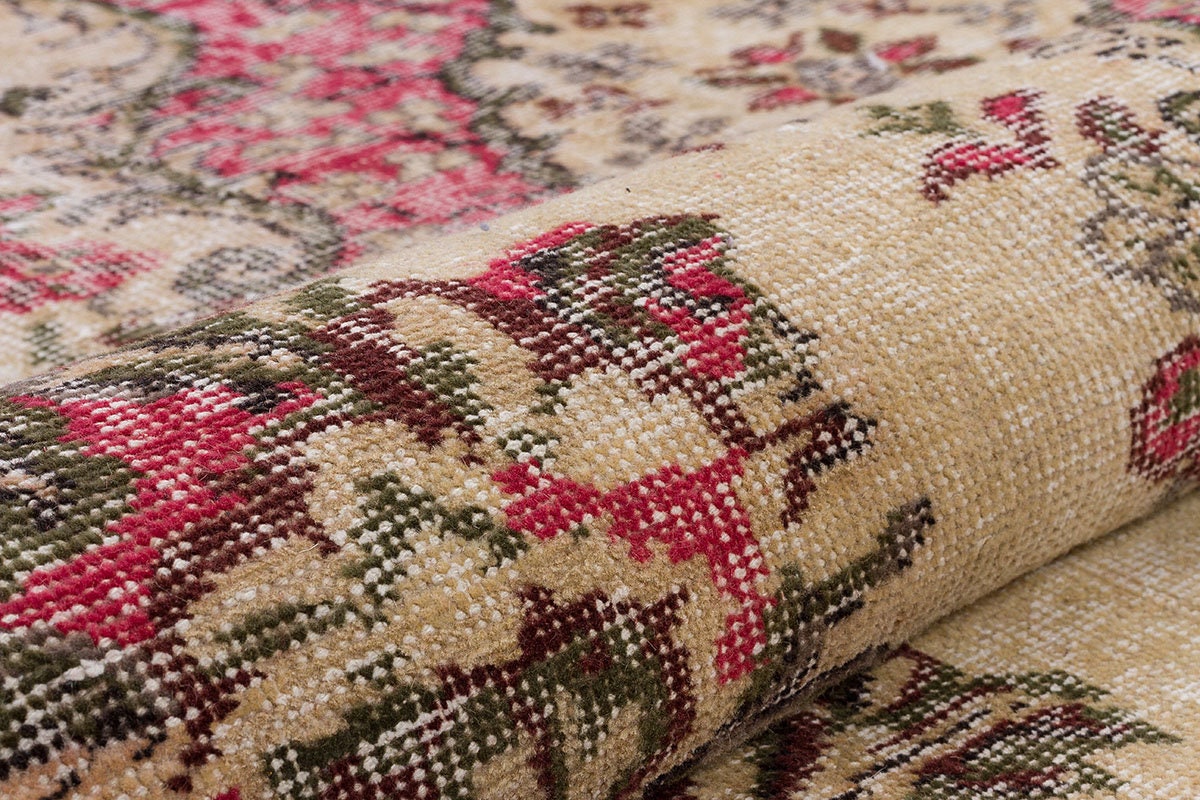 Vintage Turkish Wool Rug (5.7x9.1 ft): Handmade Anatolian Persian Design