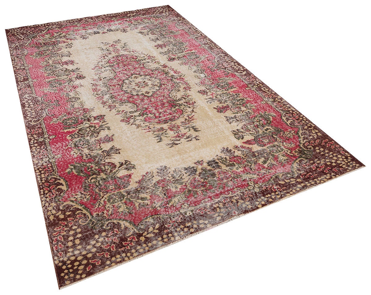 Vintage Turkish Wool Rug (5.7x9.1 ft): Handmade Anatolian Persian Design