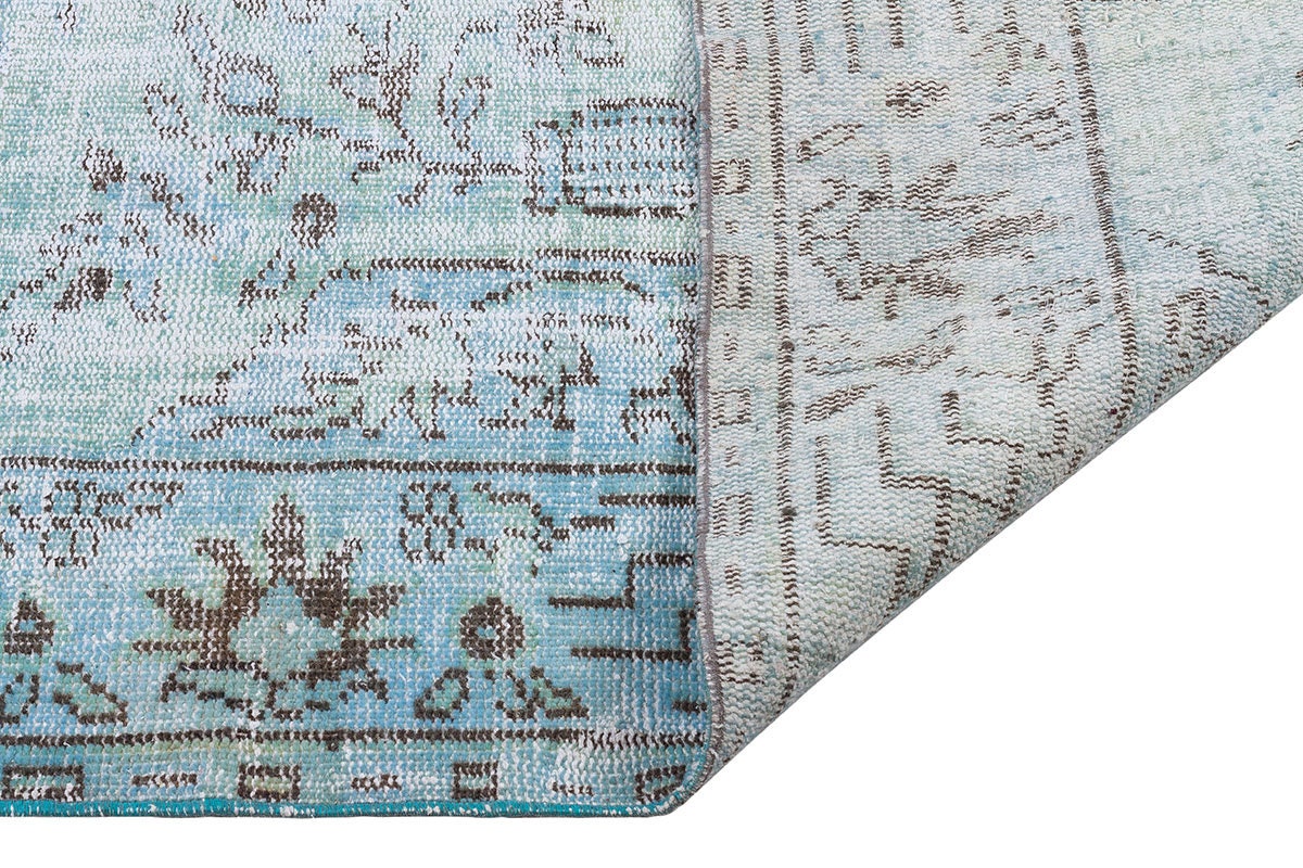 Vintage Turkish Wool Rug (5.2x8.7 ft): Handmade Anatolian Design