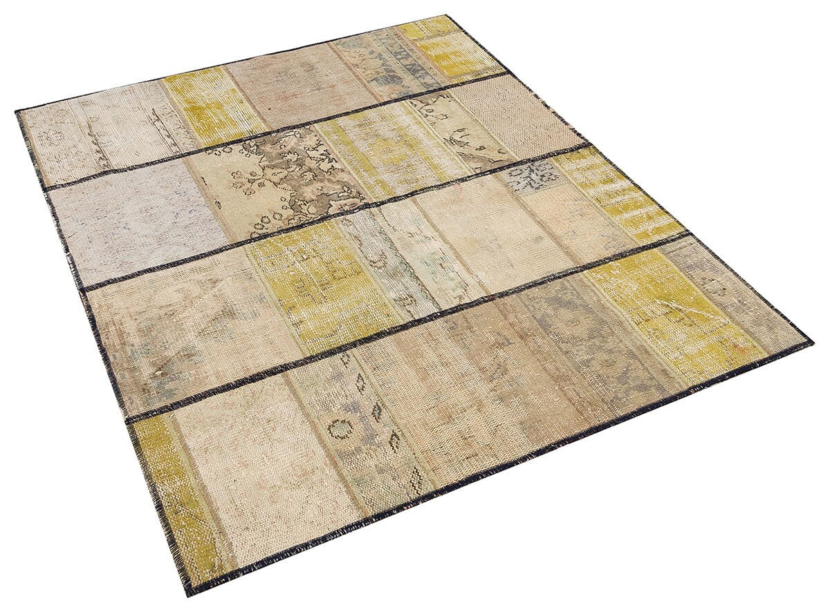 Handmade Patchwork Turkish Rug: Bohemian Wool Area Rug (4.4x5.4 ft)