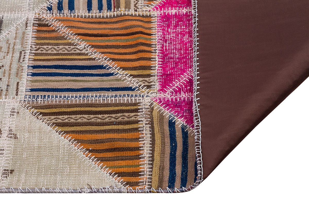 Handmade Patchwork Turkish Rug: Bohemian Wool Area Rug (5.6x7.9 ft)