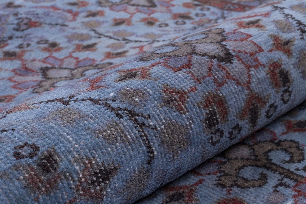 Vintage Turkish Wool Rug (5'x8'): Handmade Anatolian Persian Design