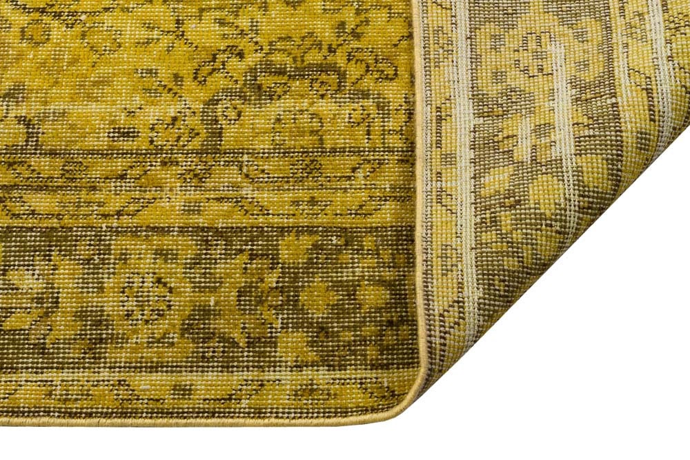 Vintage Turkish Wool Rug: Anatolian Persian Design (6.9x9.8 ft)