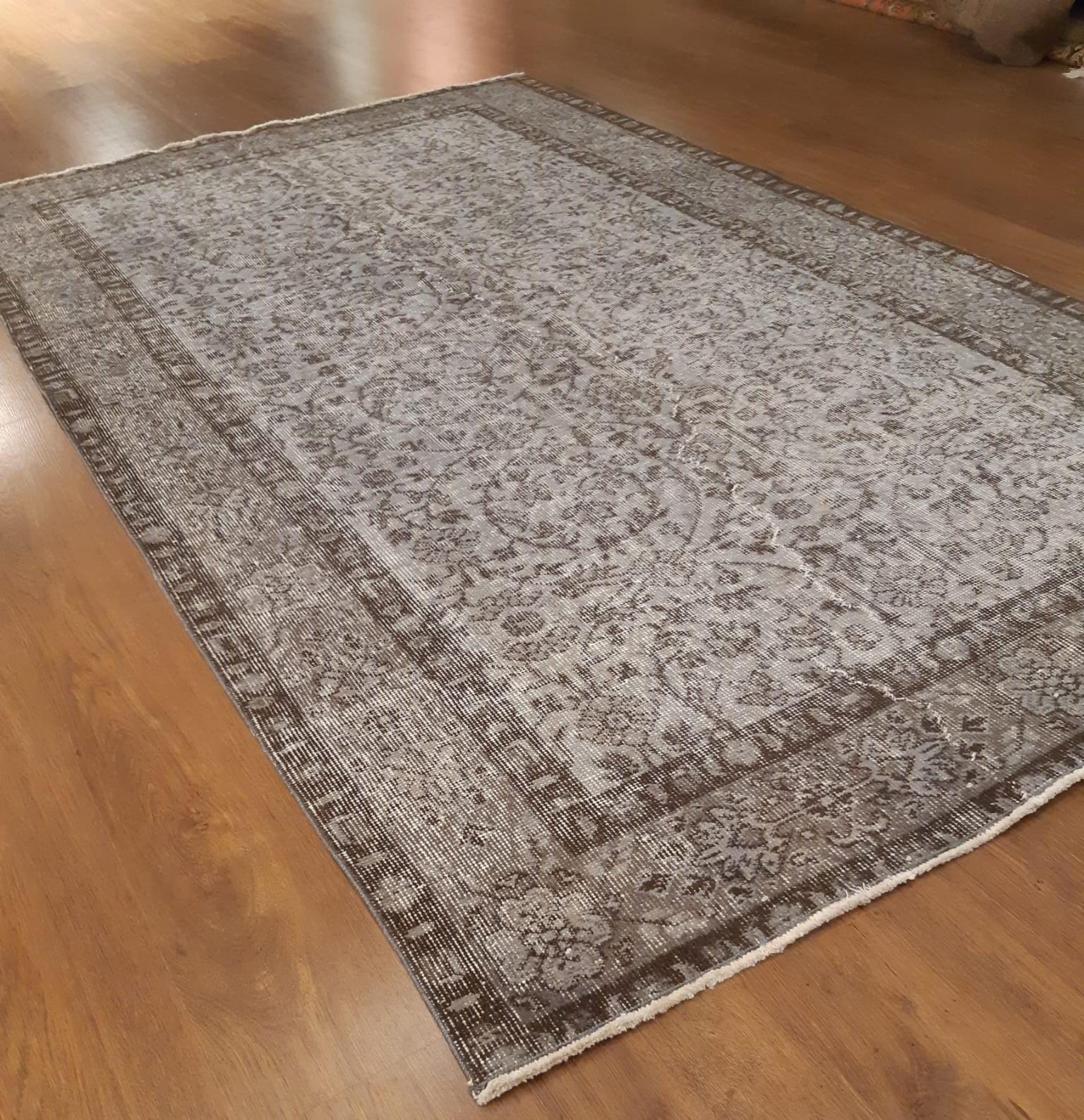Vintage Turkish Wool Rug (4.6x7.6 ft): Handmade Anatolian Persian Design