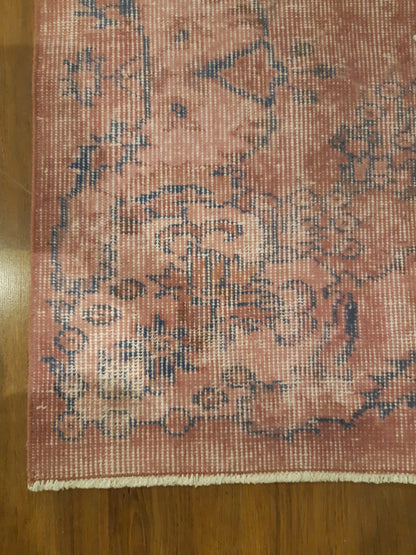 Vintage Turkish Wool Rug (5.8x9.5 ft): Handmade Anatolian Persian Design