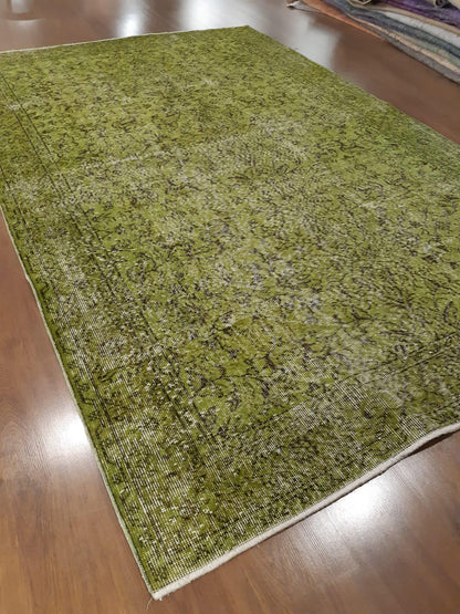 Handmade Green Wool Vintage Rug: 6x9 ft