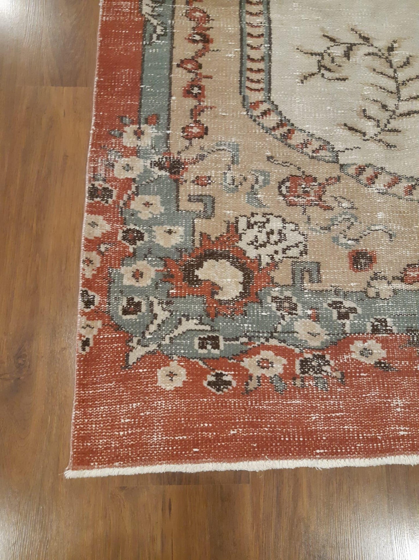 Vintage Turkish Wool Rug (5.1x8.9 ft): Handmade Anatolian Persian Design