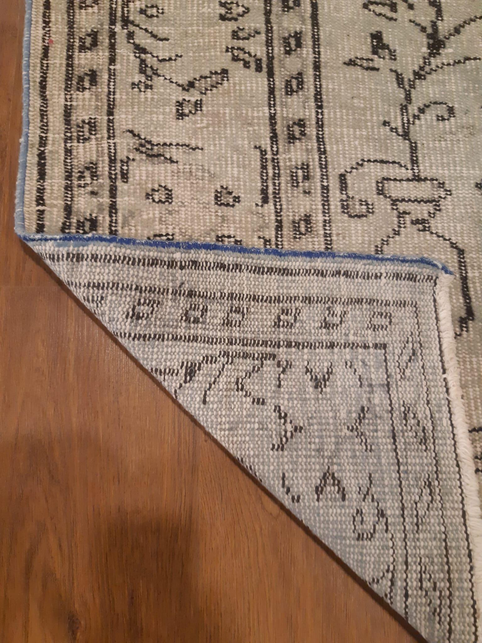 Vintage Turkish Wool Rug (6.4x9.4 ft): Handmade Anatolian Persian Design