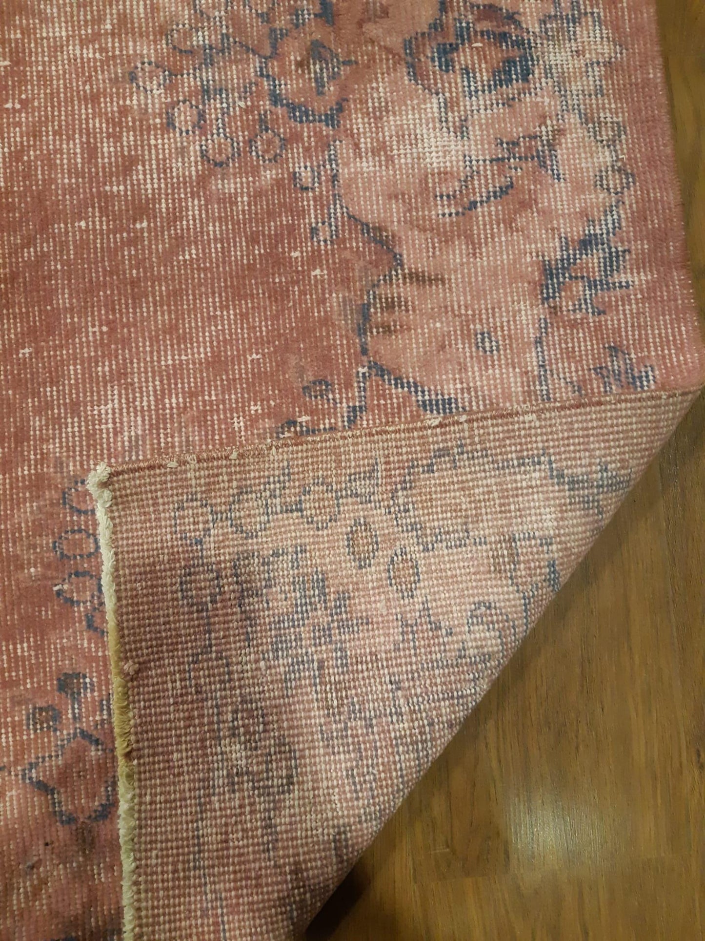Vintage Turkish Wool Rug (5.8x9.5 ft): Handmade Anatolian Persian Design