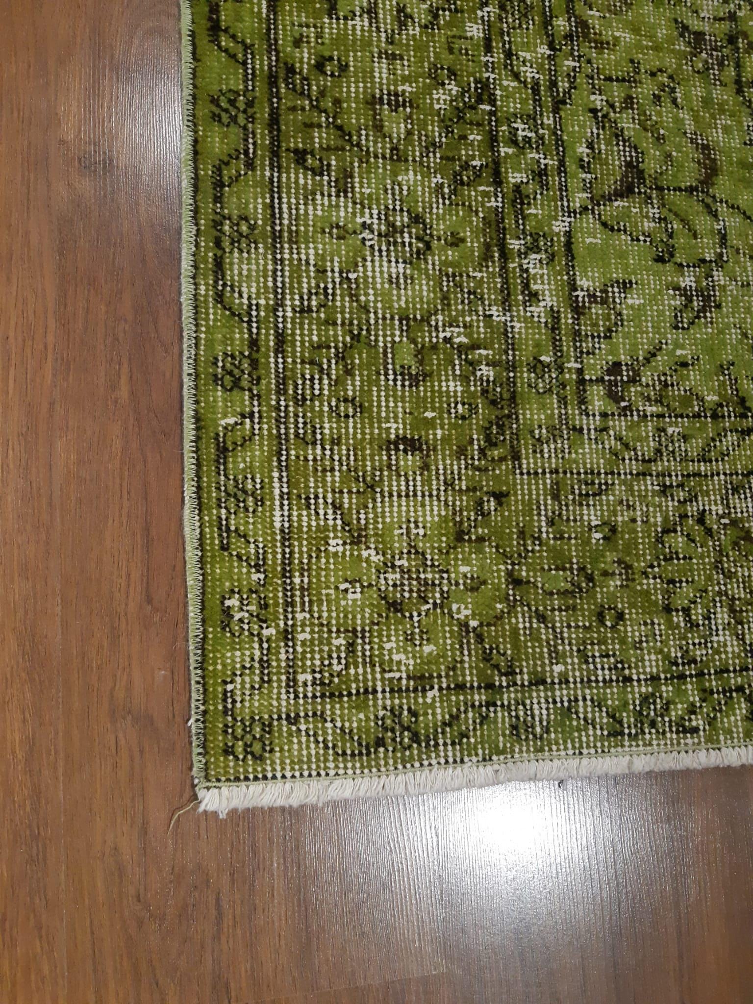 Handmade Green Wool Vintage Rug: 6x9 ft