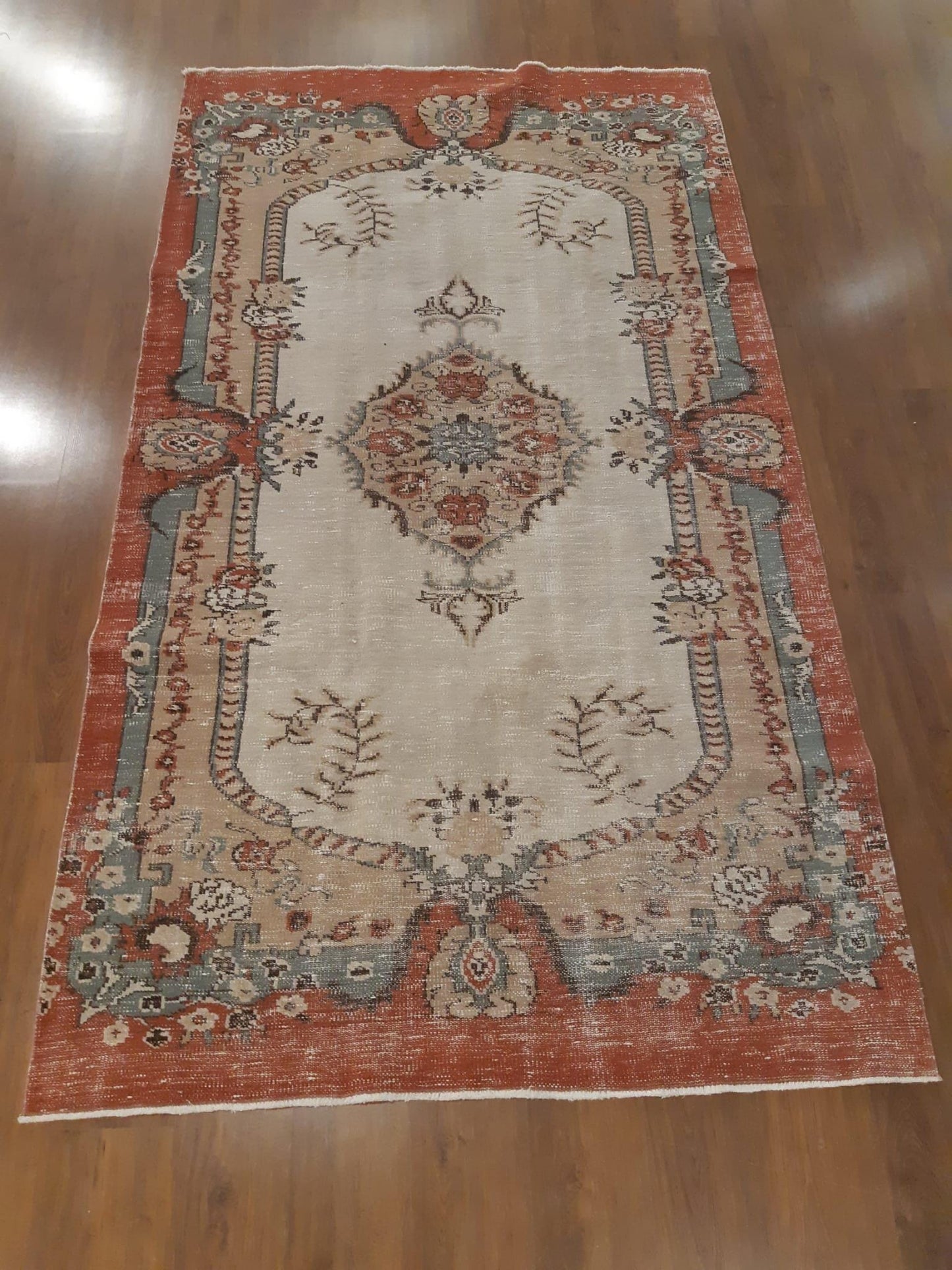 Vintage Turkish Wool Rug (5.1x8.9 ft): Handmade Anatolian Persian Design
