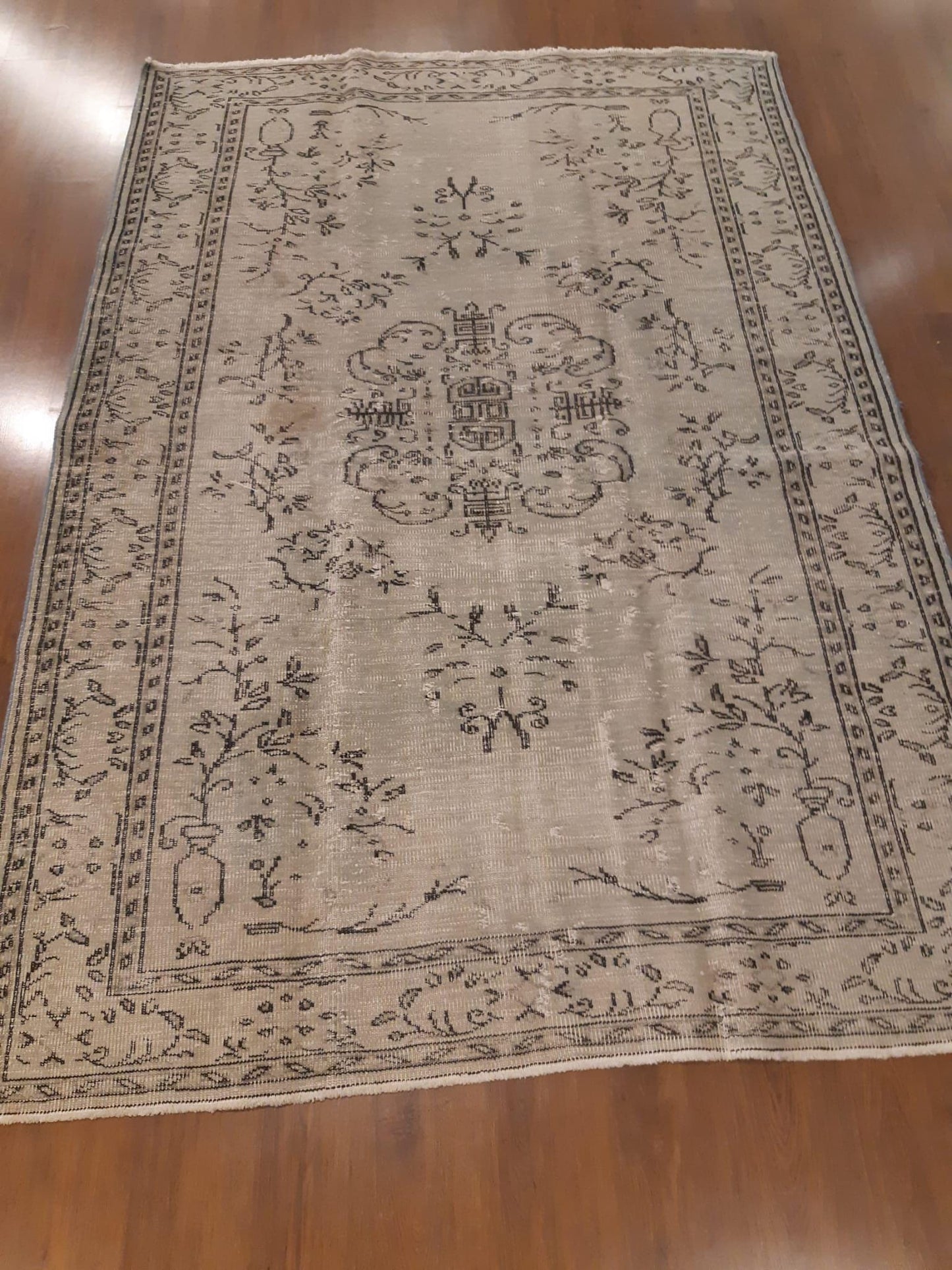 Vintage Turkish Wool Rug (6.4x9.4 ft): Handmade Anatolian Persian Design