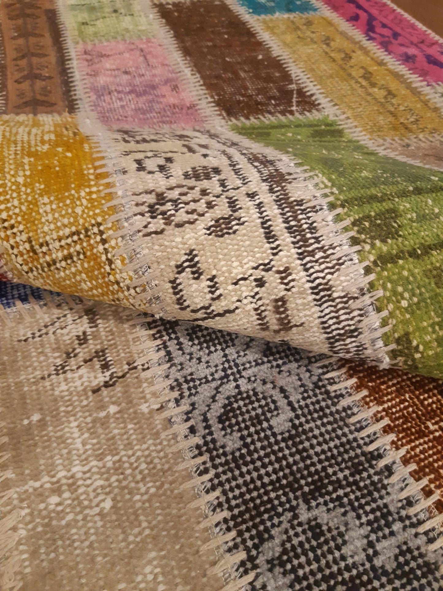 Handmade Wool Patchwork Turkish Rug: Bohemian Runner Rug (2.6x4.9 ft)