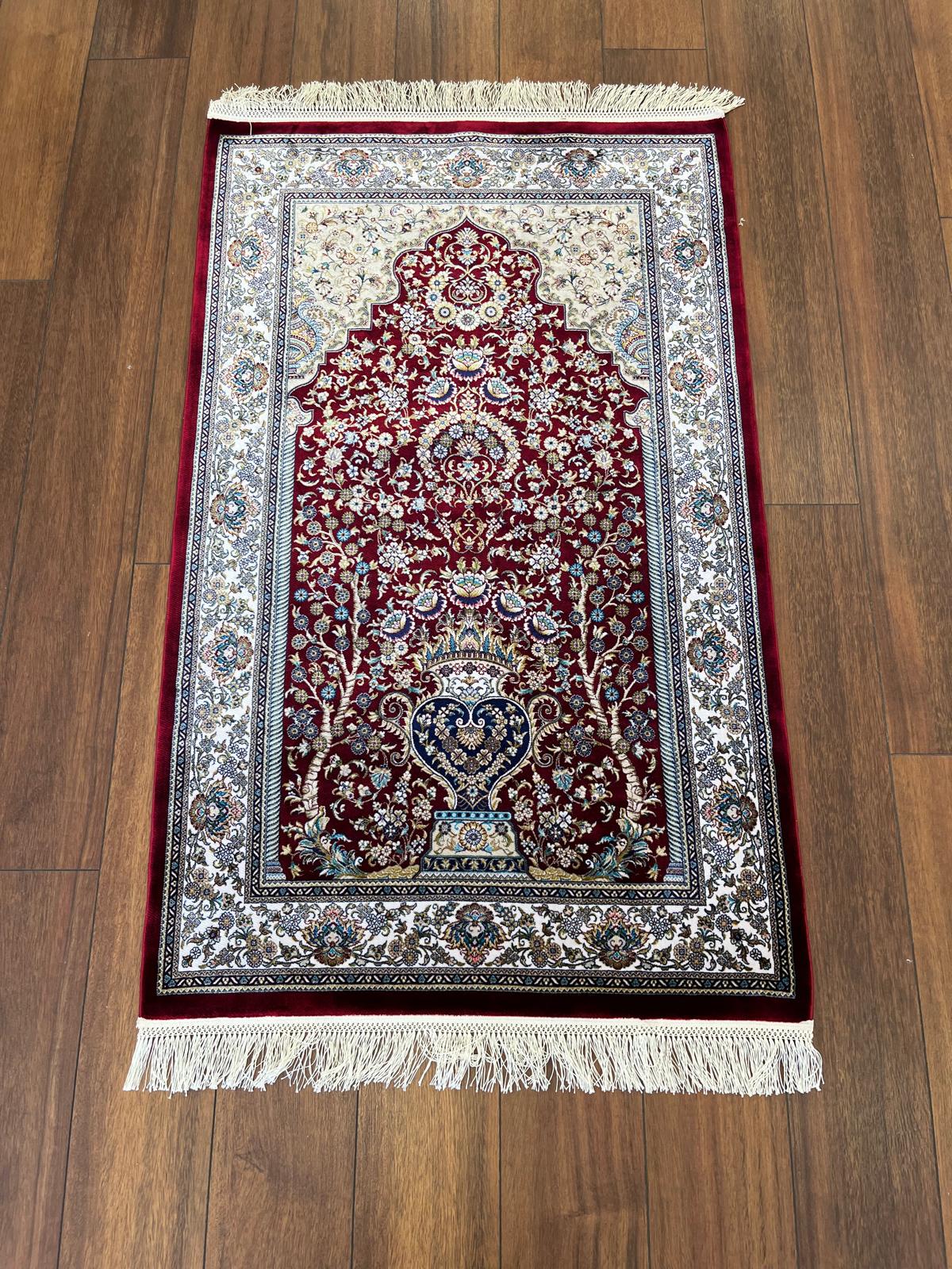Bamboo Silk Prayer Rug: Soft Muslim Seccade with Silk Fringes