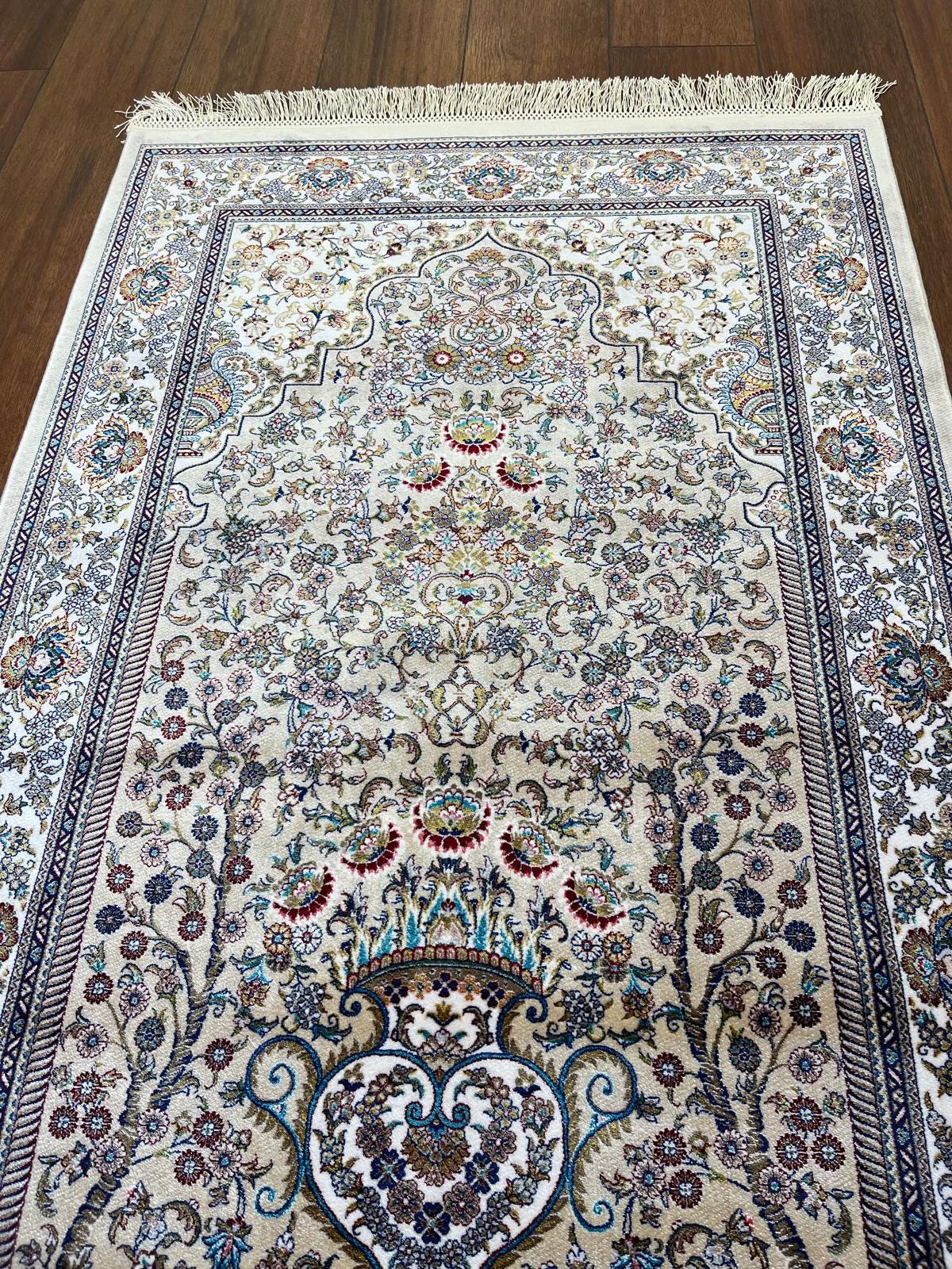 Bamboo Prayer Rug with Silk Fringes: Soft Muslim Seccade