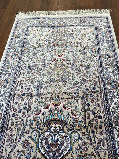 Bamboo Prayer Rug with Silk Fringes: Soft Muslim Seccade