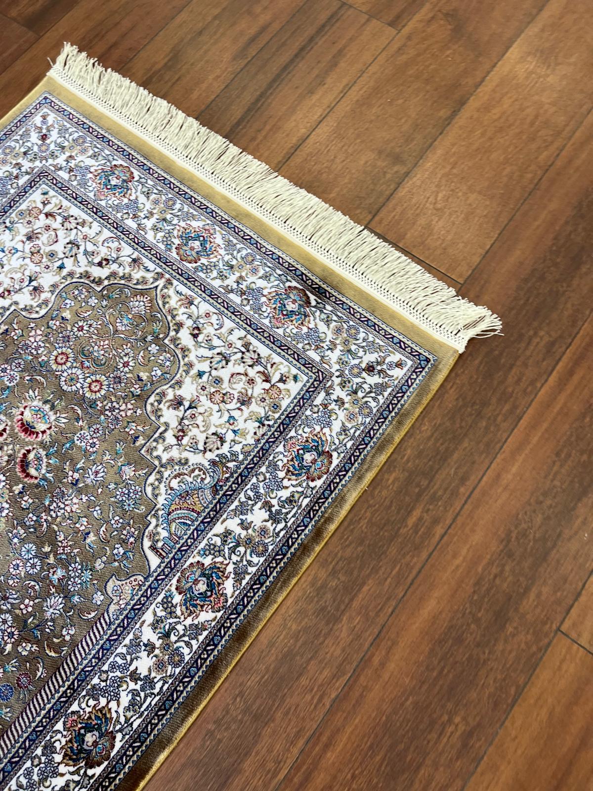 Bamboo Prayer Rug with Silk Fringes: Soft Muslim Seccade