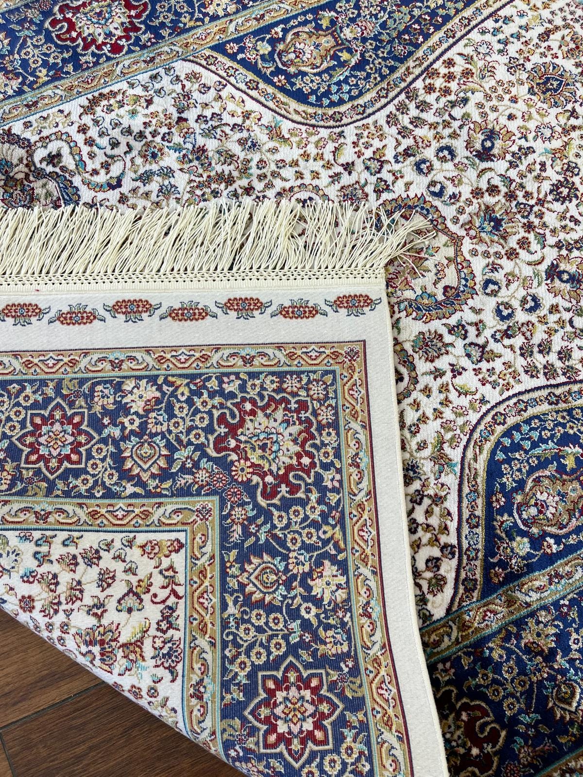 Bamboo Silk Prayer Rug: Soft Muslim Seccade with Silk Fringes