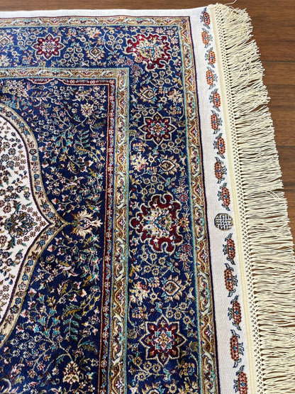 Bamboo Silk Prayer Rug: Soft Muslim Seccade with Silk Fringes