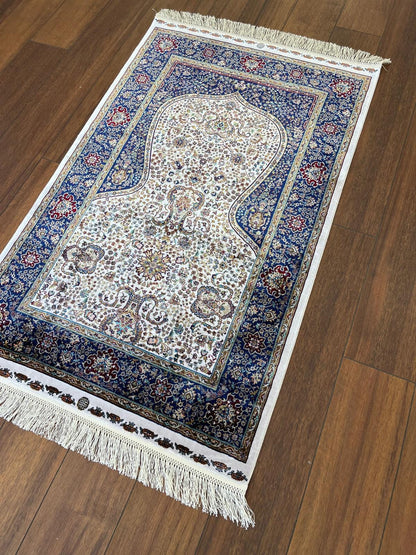 Bamboo Silk Prayer Rug: Soft Muslim Seccade with Silk Fringes