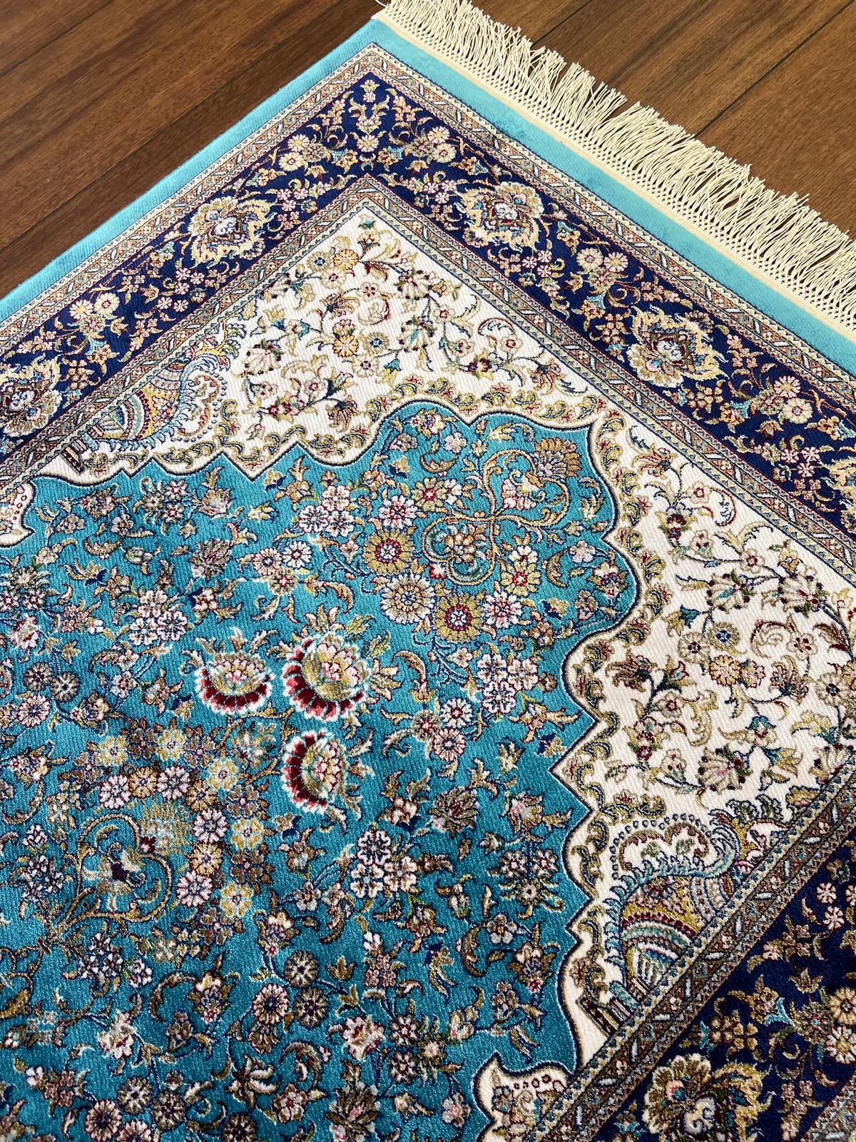 Bamboo Prayer Rug with Silk Fringes: Soft Muslim Seccade