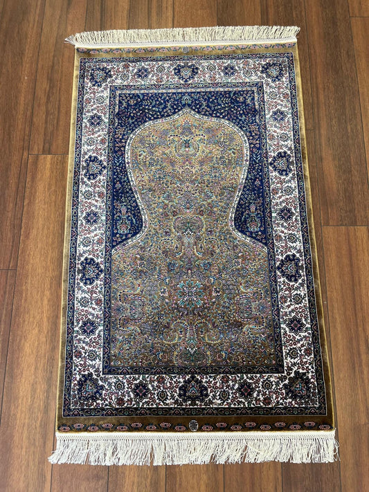 Bamboo Prayer Rug: Silk Fringes, Soft Muslim Carpet (80x125)
