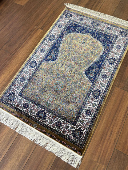 Bamboo Prayer Rug: Silk Fringes, Soft Muslim Carpet (80x125)