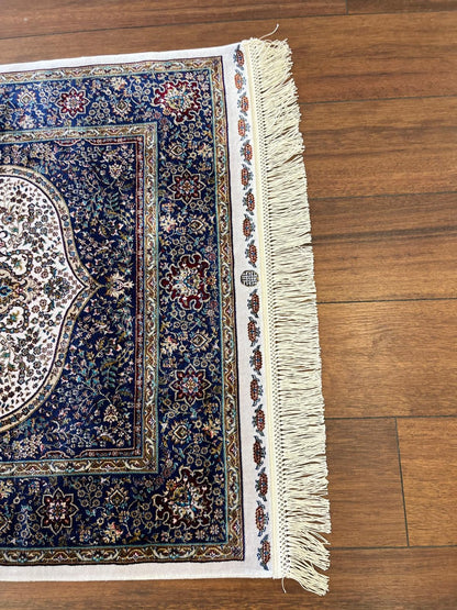 Bamboo Silk Prayer Rug: Soft Muslim Seccade with Silk Fringes