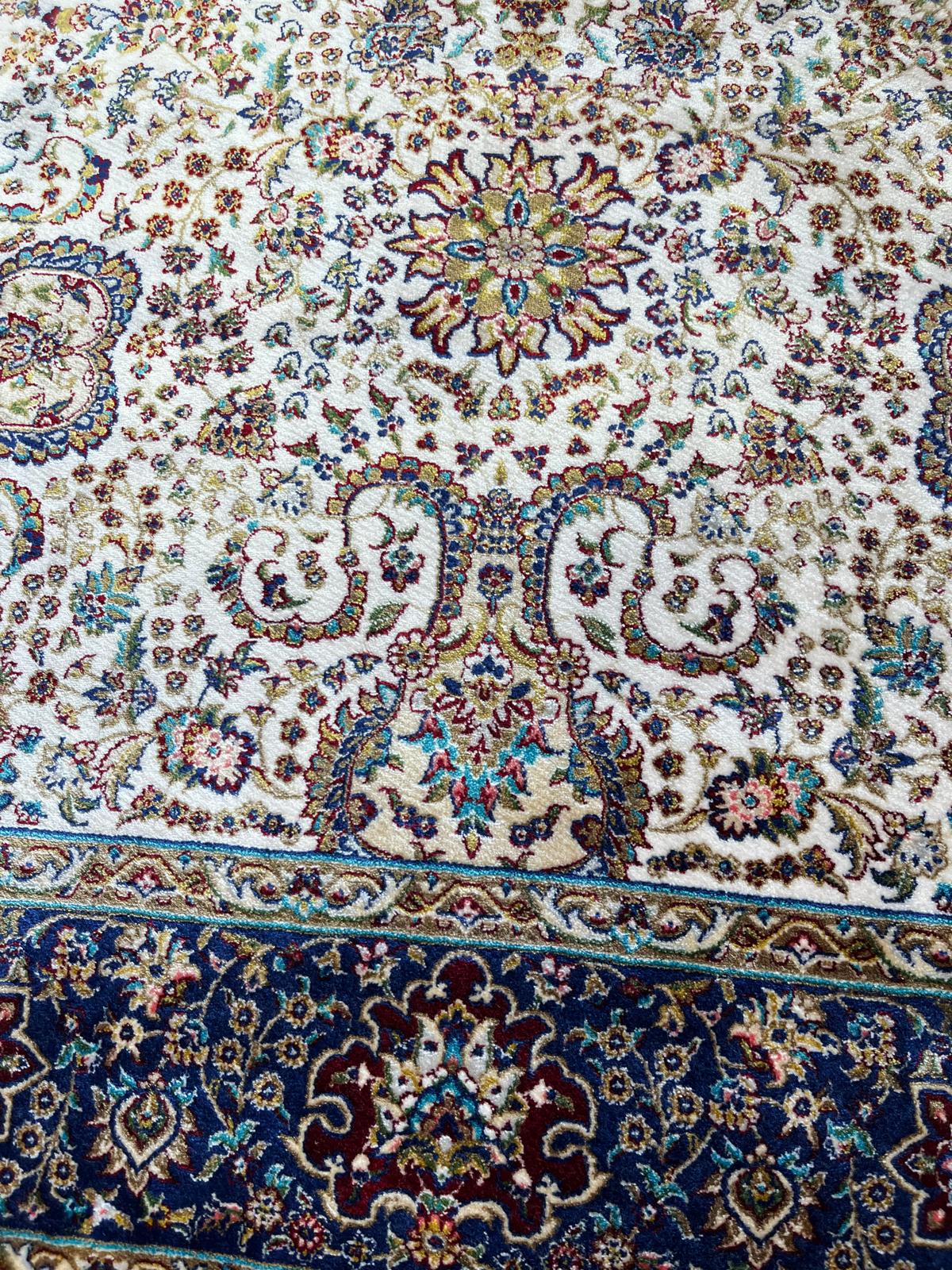 Bamboo Silk Prayer Rug: Soft Muslim Seccade with Silk Fringes