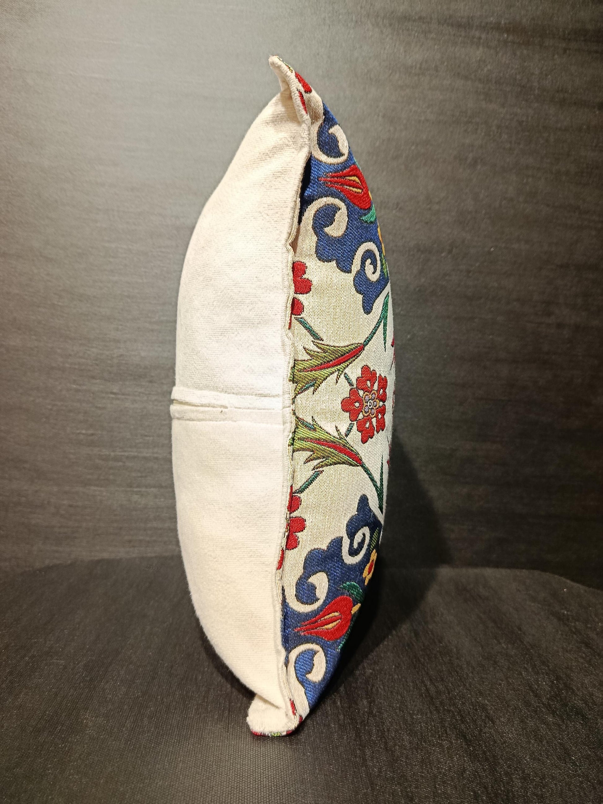 Ottoman Tulip Floral Cushion Cover: Turkish Tapestry Pillow, 40x40cm