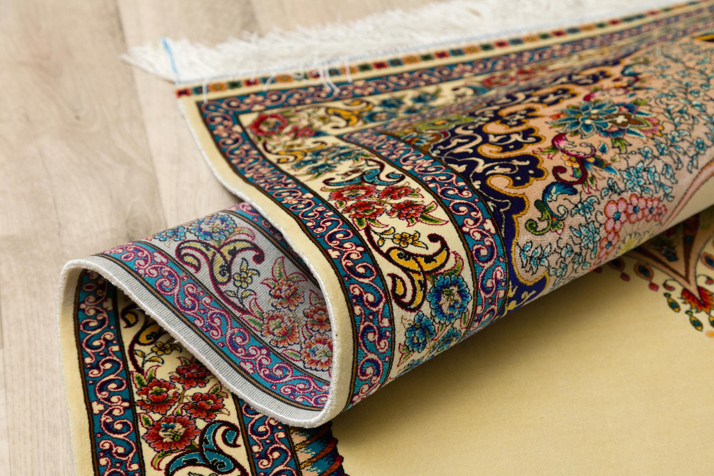 Luxury Silk-Look Prayer Rug: Islamic Mihrab Design, Machine Woven