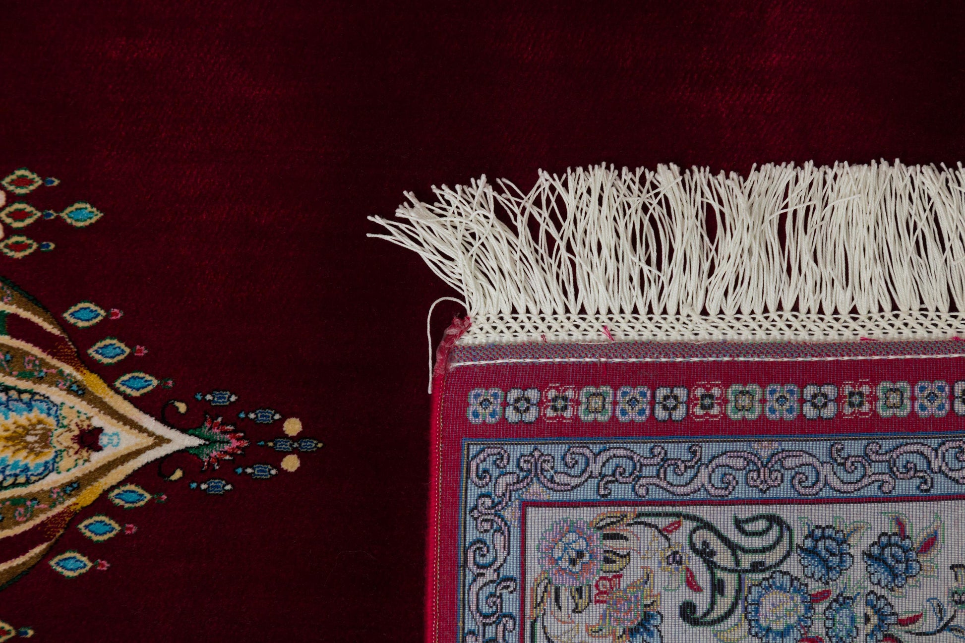 Red Silk-Look Turkish Prayer Rug: Islamic Floral Lantern Design
