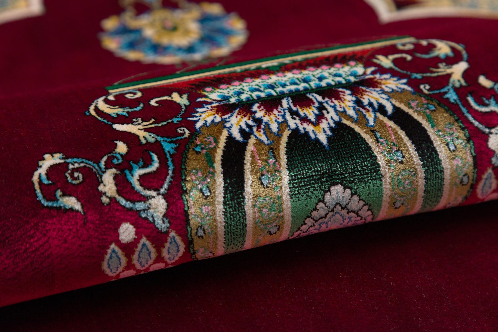 Red Silk-Look Turkish Prayer Rug: Islamic Floral Lantern Design