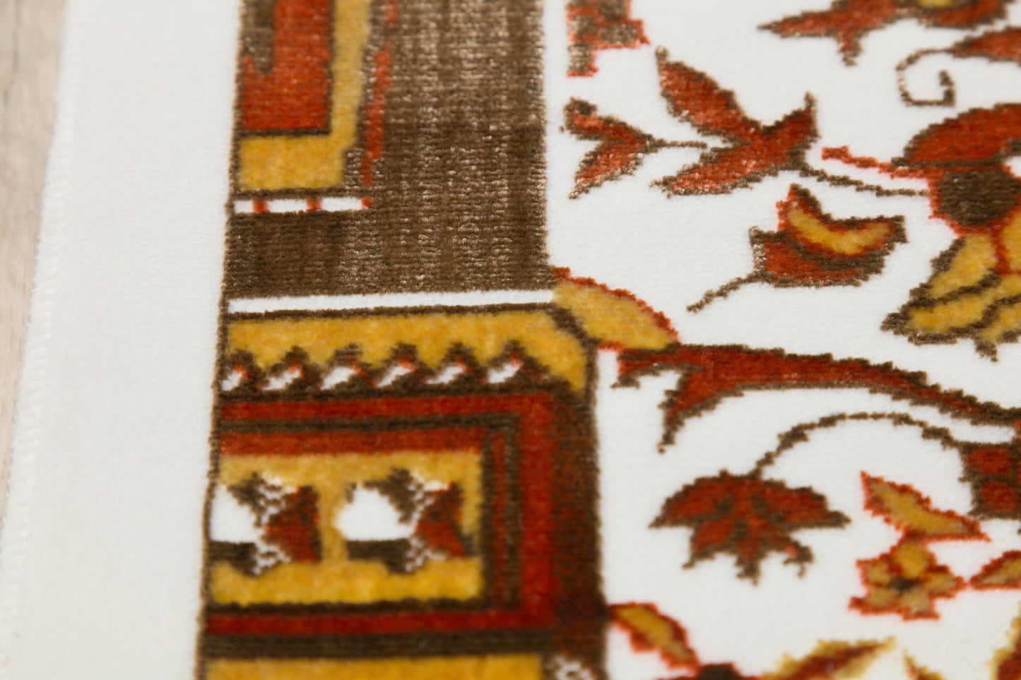 Floral Turkish Prayer Rug: Elegant Mihrab Design - Made in Türkiye