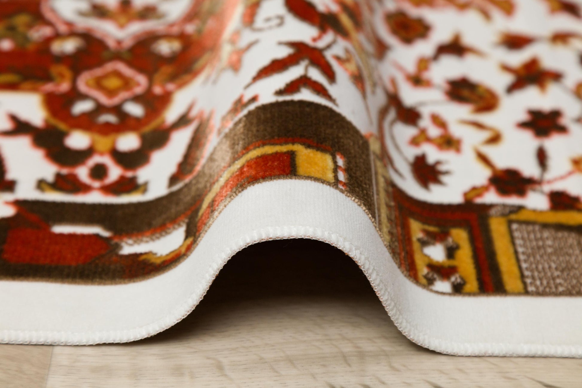 Floral Turkish Prayer Rug: Elegant Mihrab Design - Made in Türkiye