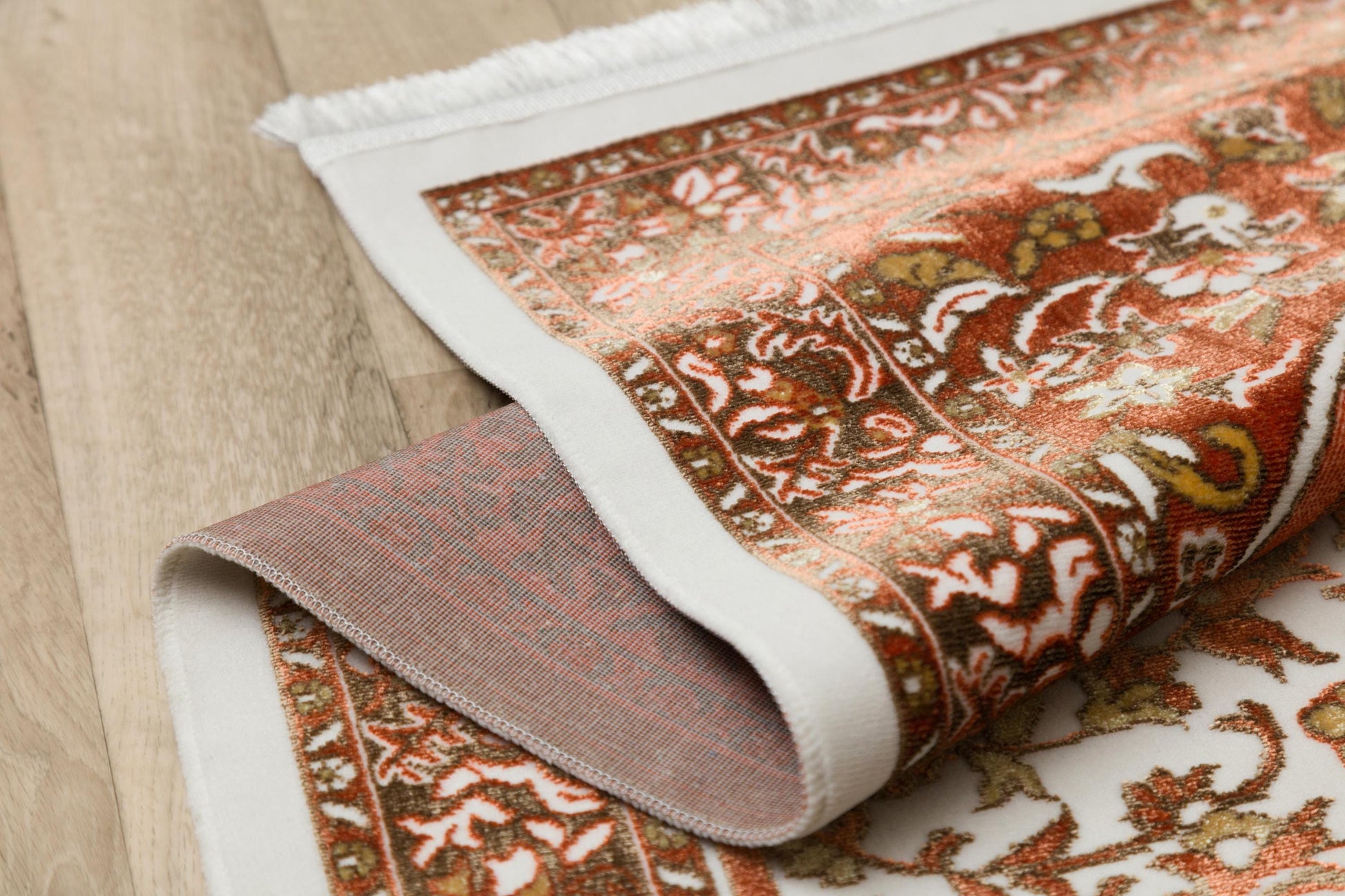 Floral Turkish Prayer Rug: Elegant Mihrab Design - Made in Türkiye