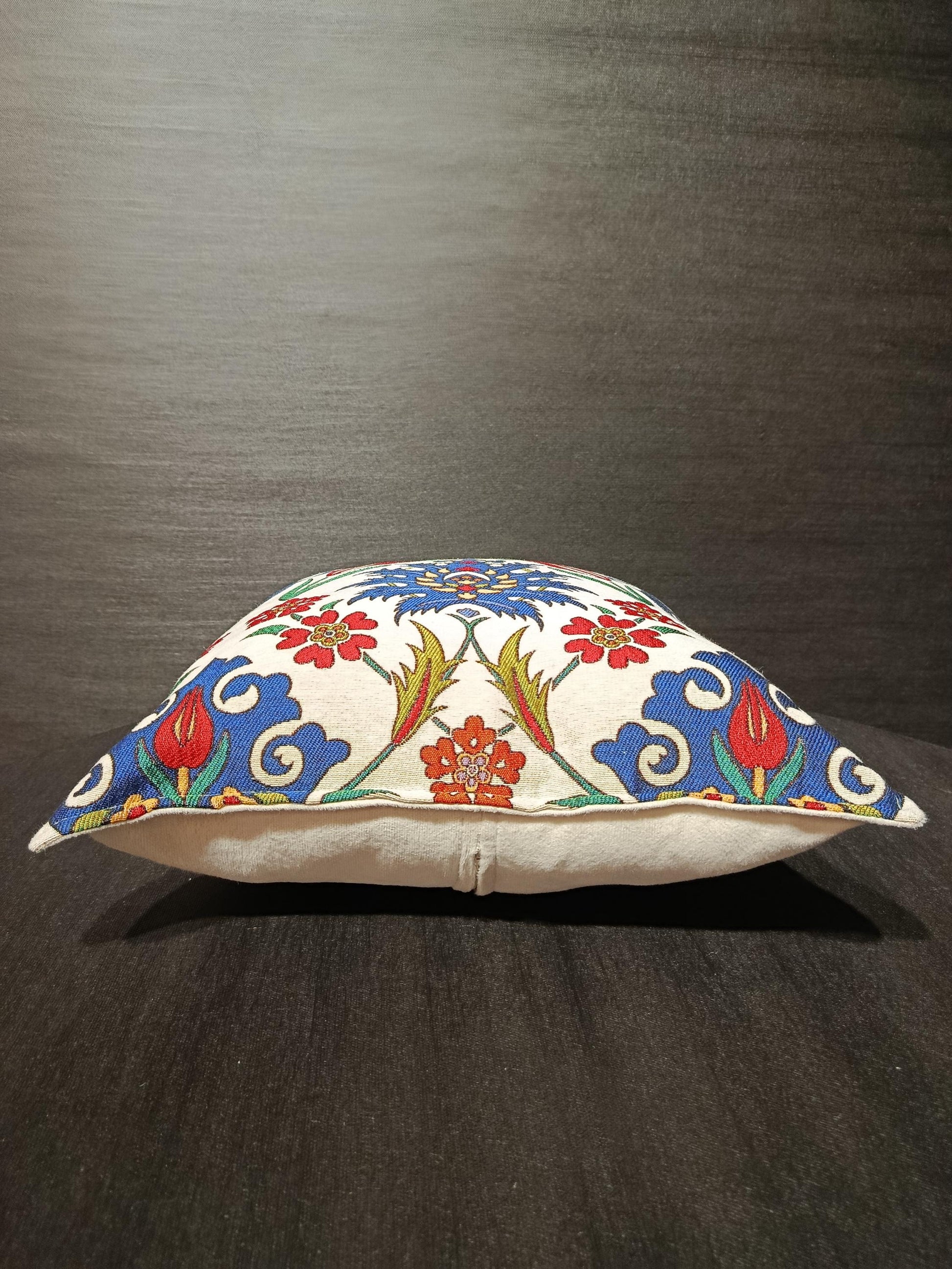 Ottoman Tulip Floral Cushion Cover: Turkish Tapestry Pillow, 40x40cm