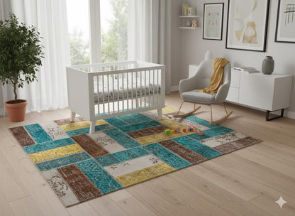 Handmade Patchwork Turkish Rug: Bohemian Wool Area Rug (5.6x7.9 ft)